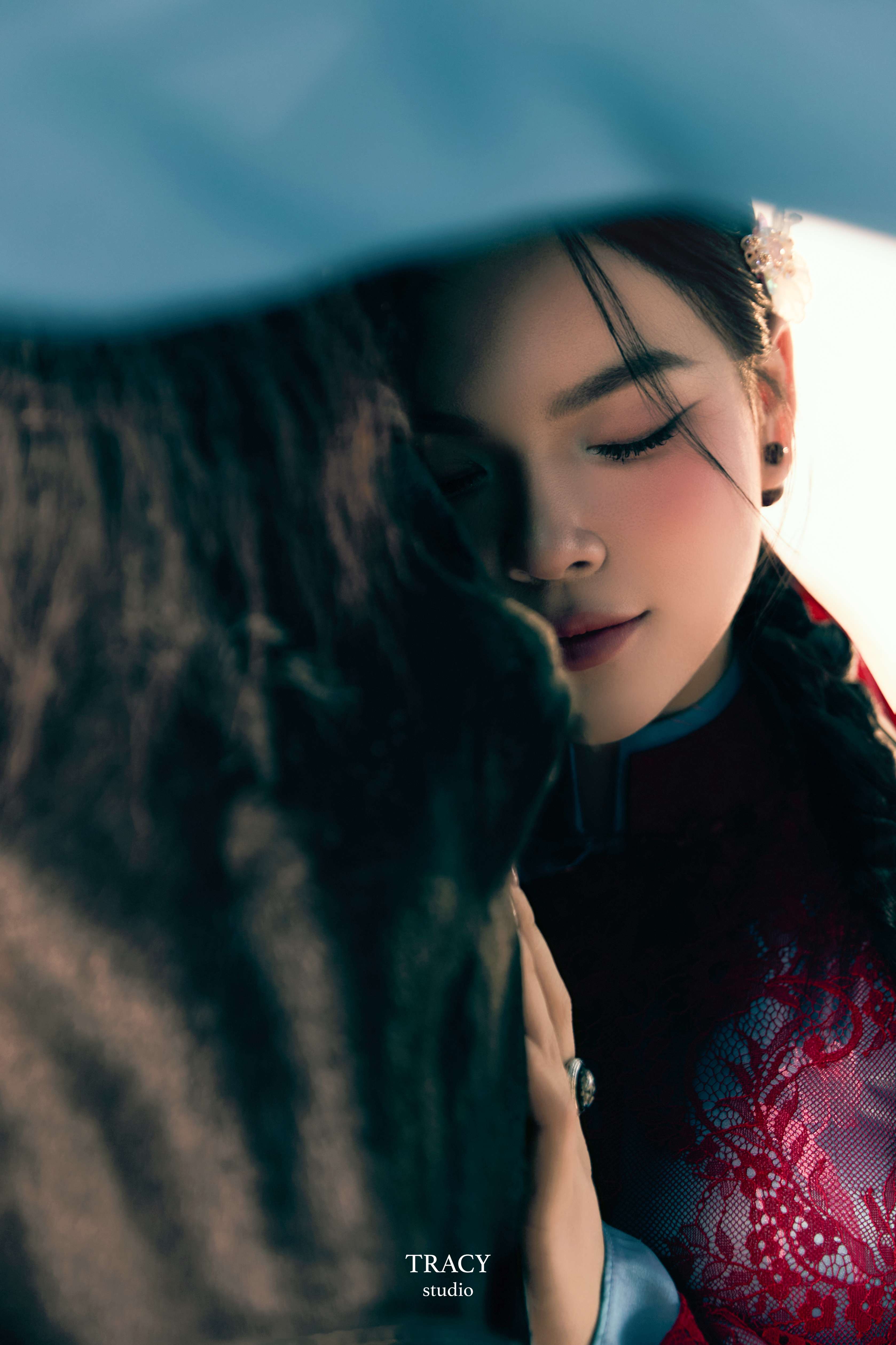 frontend/img/gallery/anh-tet-yem-ao-dai/tracy-studio-chup-concept-ma-dao-thanh-cong (8).jpg